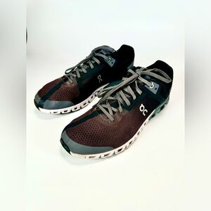 On Running Men’s On Cloud Cloudtec Helion Sneakers